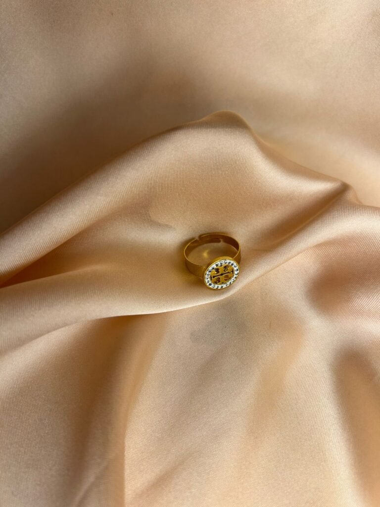 Oval Medallion Sparkle Ring